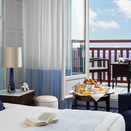 Barriere L'hermitage Hotell 5*