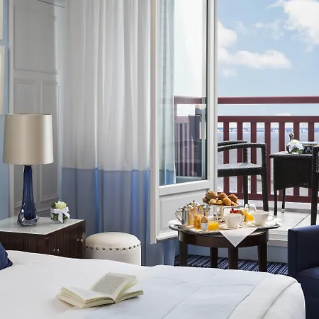 Barriere L'hermitage Ξενοδοχείο 5*