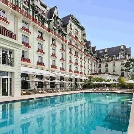 Barriere L'hermitage Hotell