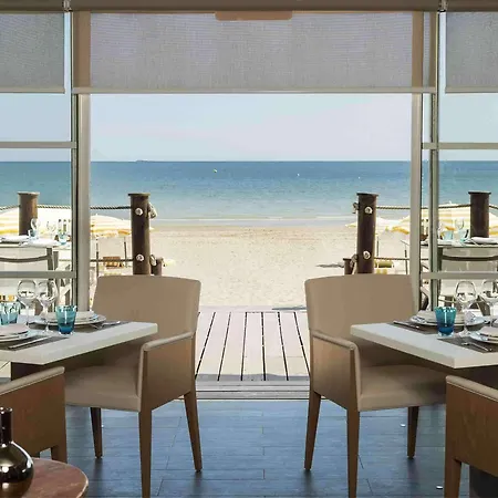 Barriere L'hermitage Hotell