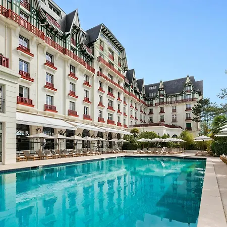 Barriere L'hermitage 5*