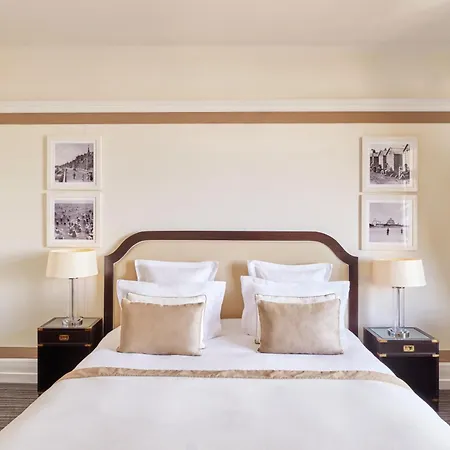 Barriere L'hermitage Hotell 5*