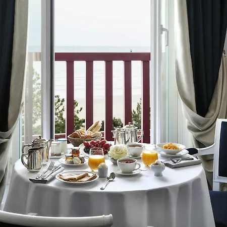 Barriere L'hermitage Hotel