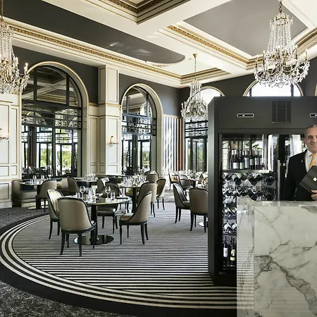 Barriere L'hermitage Hotell