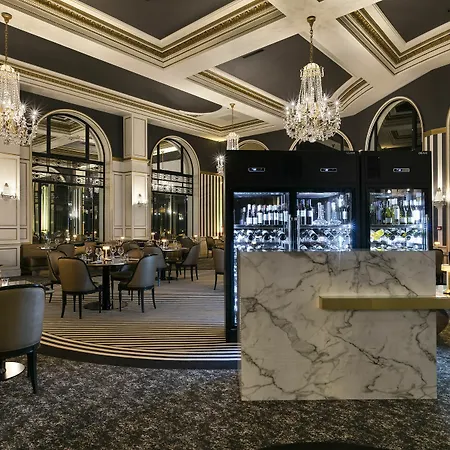 Barriere L'hermitage 5*