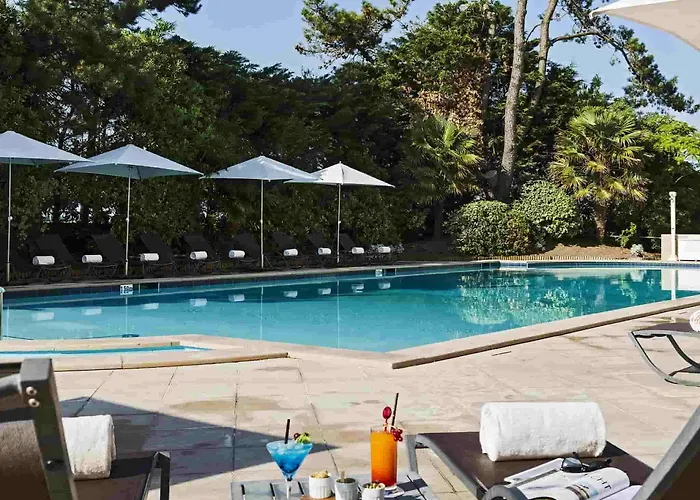 ホテル Barriere L'hermitage 5*