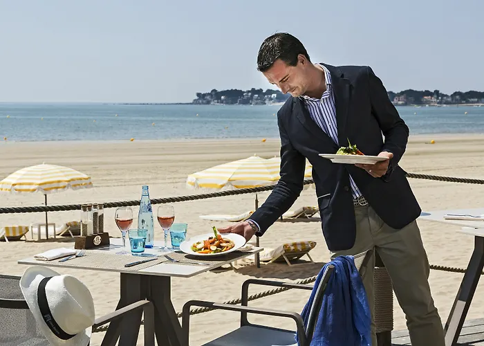 ホテル Barriere L'hermitage 5*